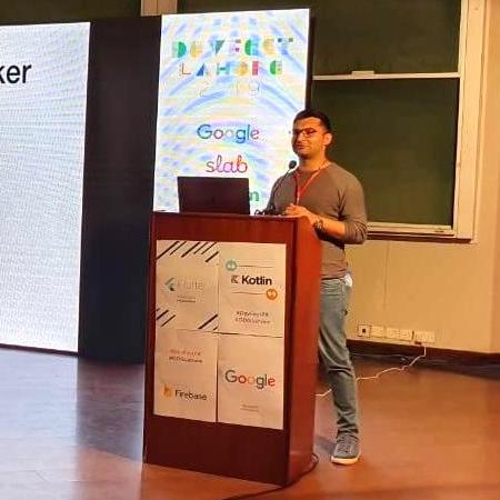 Jabran speaking at Google DevFest LUMS, Lahore in 2019